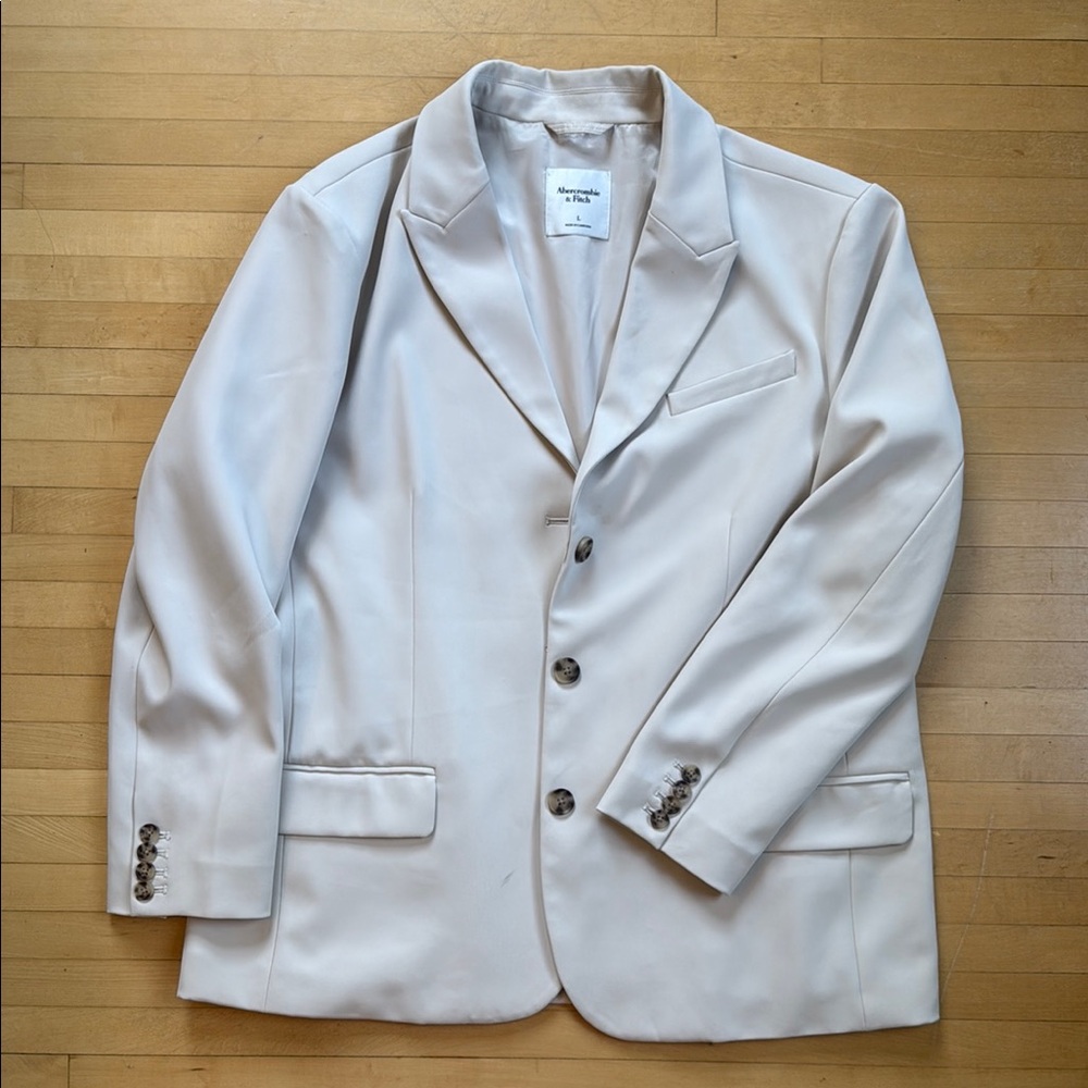 Abercrombie & Fitch Women’s oversized Cream Blazer